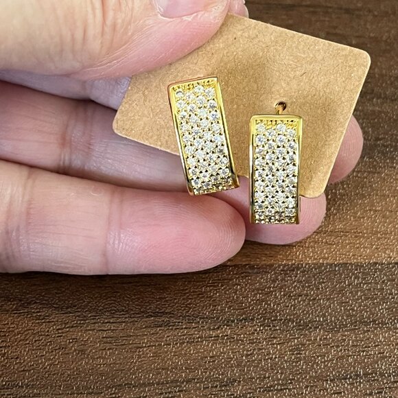 ** Gorgeous 18k Gold Plated CZ Hoop Earrings - Perfect for daily wear - Picture 2 of 7